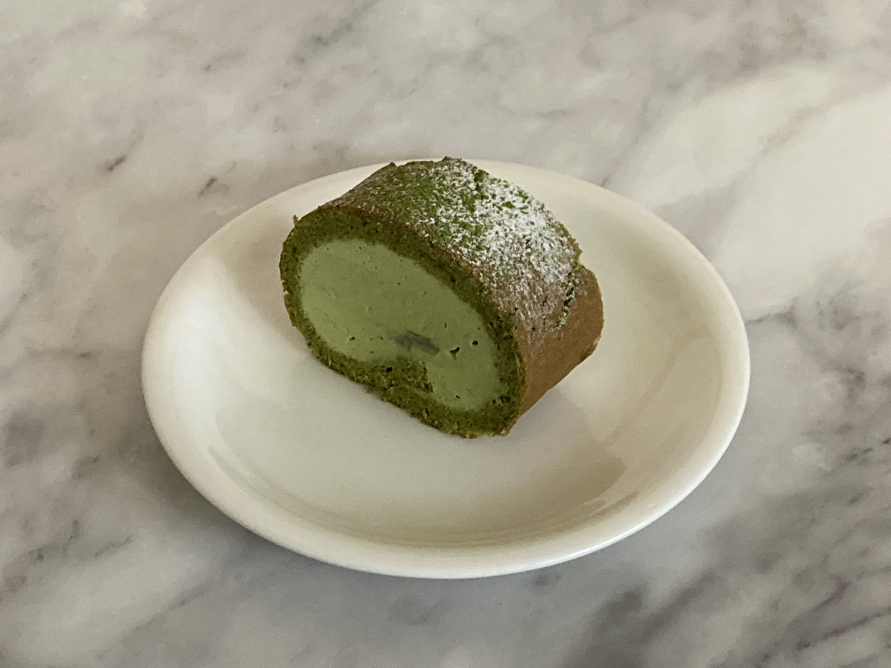 抹茶ロールケーキ